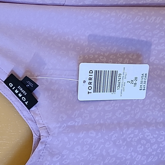 NWT SZ 2-Torrid Sophie Flowy Tank with subtle leopard jacquard print. - Picture 5 of 7